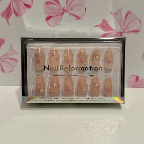 Nail Reformation Other - NailReformation Press-On‎ Nails with Floral Accent - Nude Pink Medium Almond